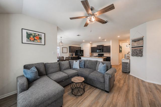 633 Buzzard Lake Trail, Fort Worth, TX 76120