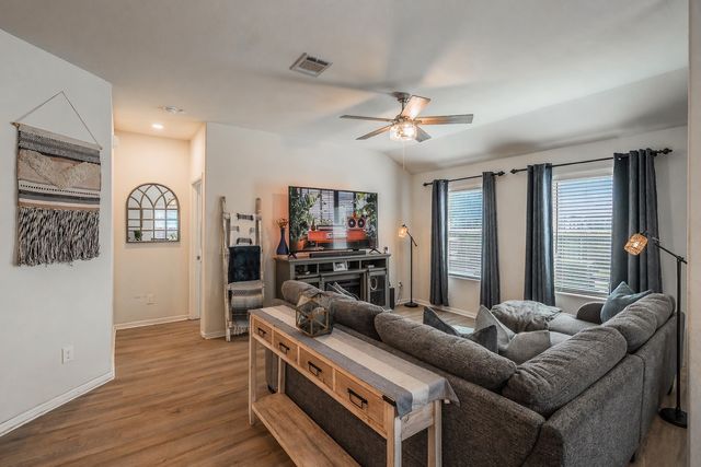 633 Buzzard Lake Trail, Fort Worth, TX 76120