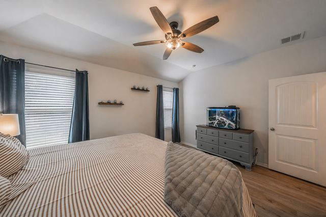 633 Buzzard Lake Trail, Fort Worth, TX 76120