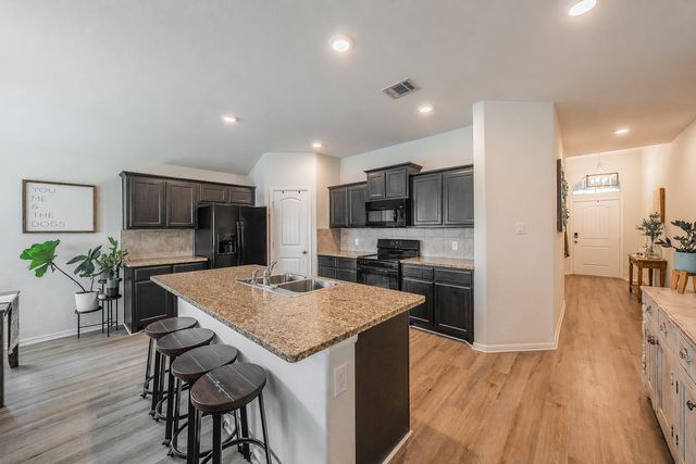 633 Buzzard Lake Trail, Fort Worth, TX 76120