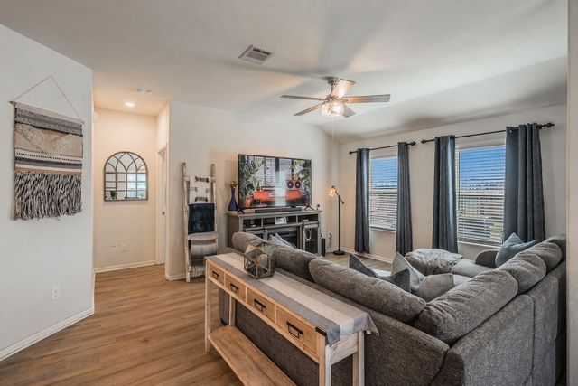 633 Buzzard Lake Trail, Fort Worth, TX 76120