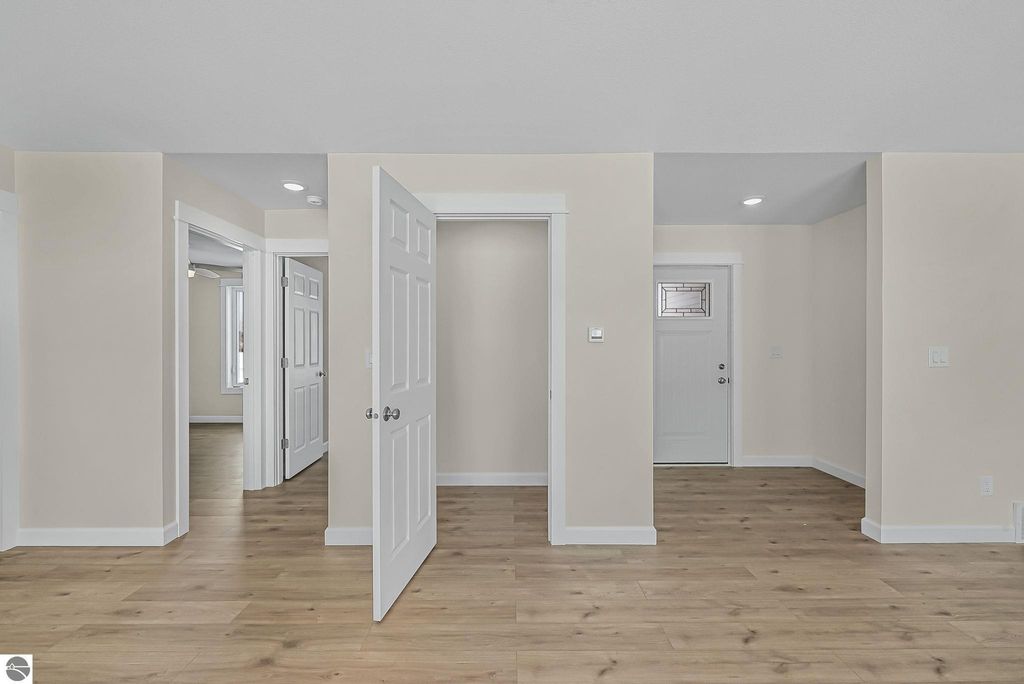 Image 11 of property listing at 4475 Edwin Boulevard, Grawn, MI 49637