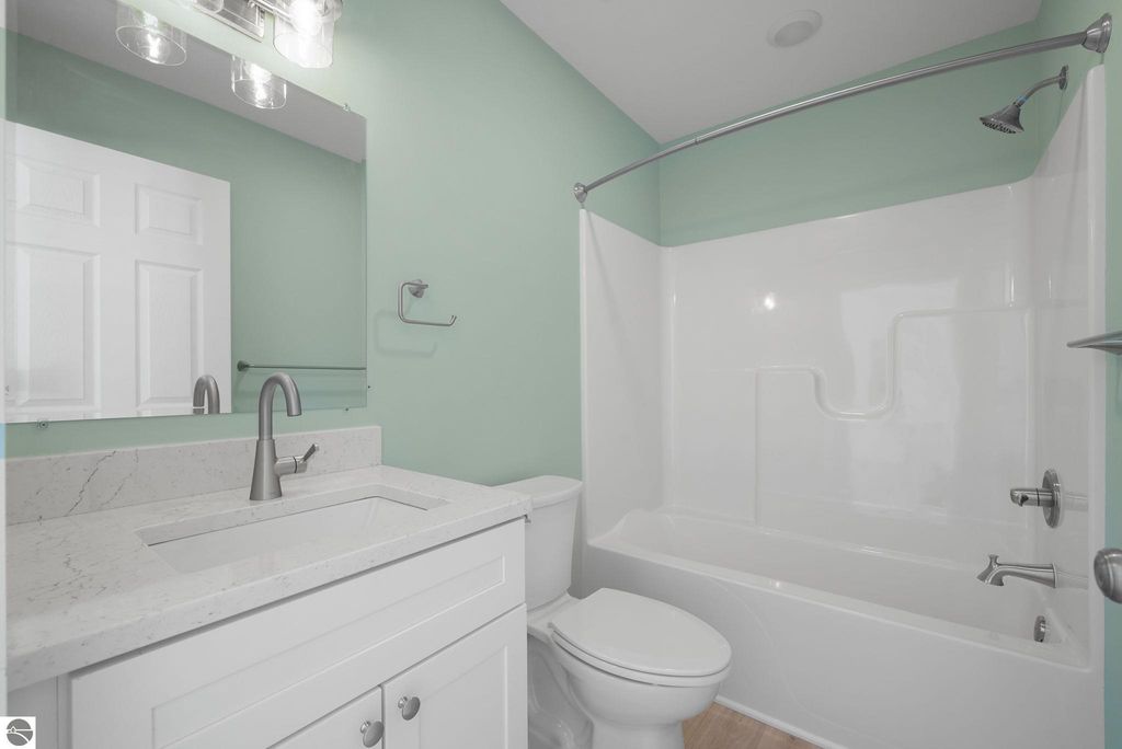 Image 28 of property listing at 4475 Edwin Boulevard, Grawn, MI 49637