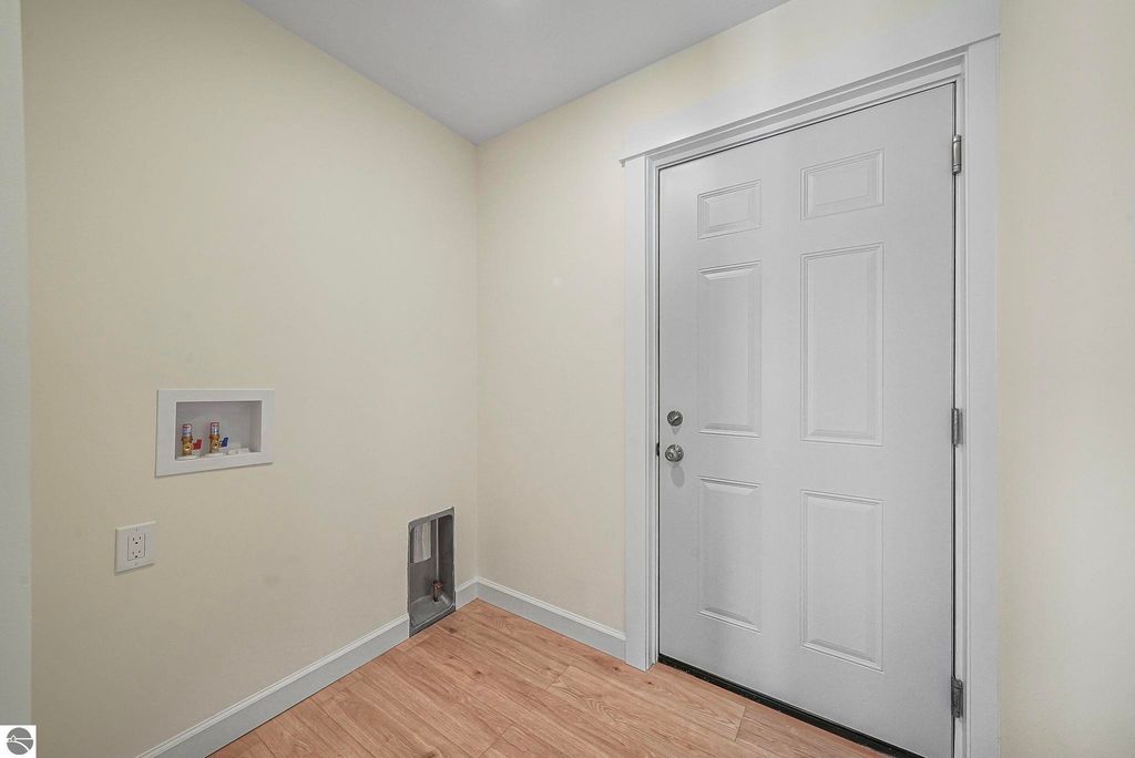 Image 31 of property listing at 4475 Edwin Boulevard, Grawn, MI 49637