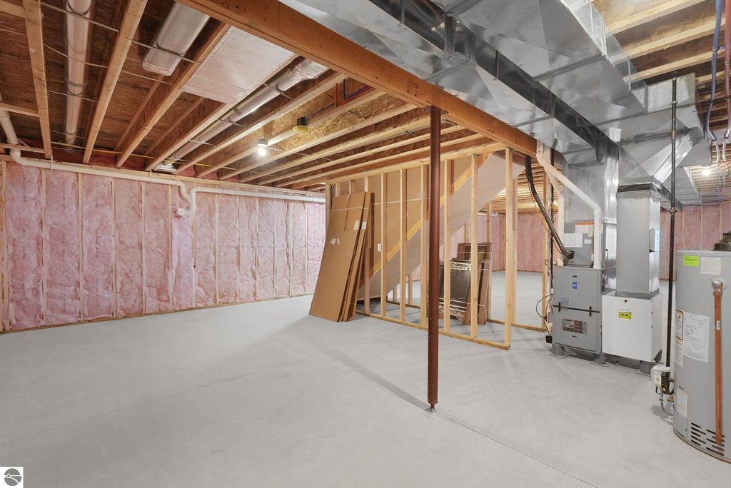 Image 36 of property listing at 4475 Edwin Boulevard, Grawn, MI 49637