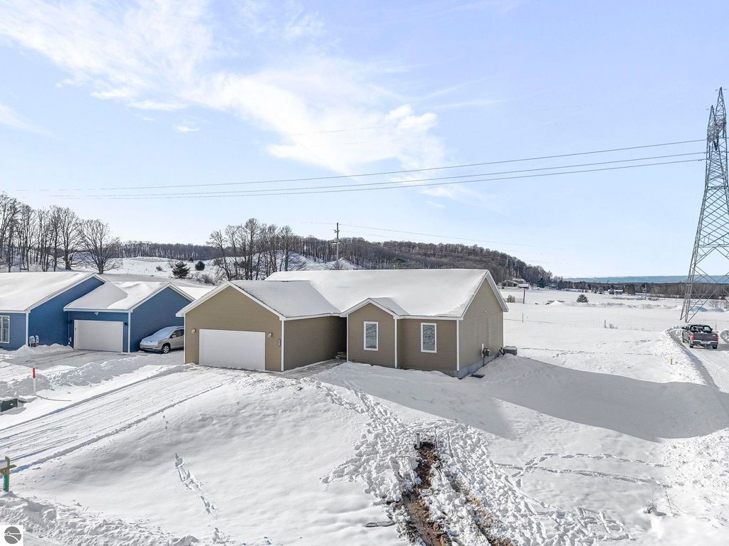 Image 42 of property listing at 4475 Edwin Boulevard, Grawn, MI 49637