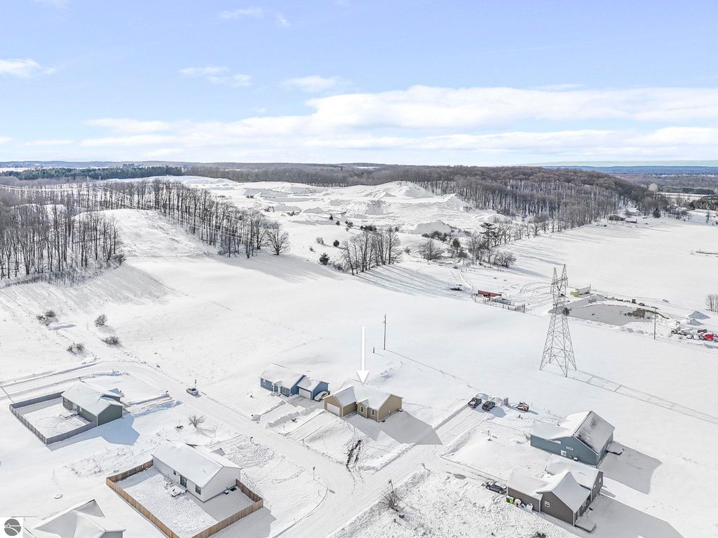 Image 47 of property listing at 4475 Edwin Boulevard, Grawn, MI 49637