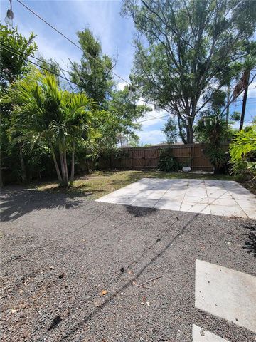 250 37TH STREET N, St Petersburg, FL 33713