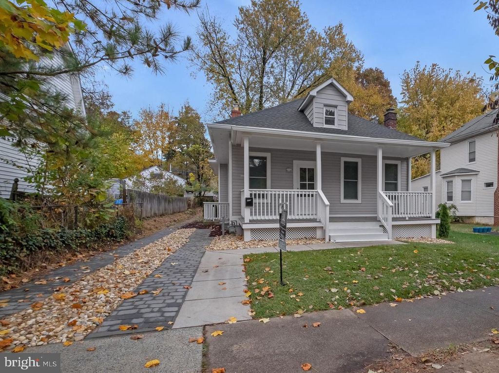 3002 BUNKER HILL RD, Mount Rainier, MD 20712