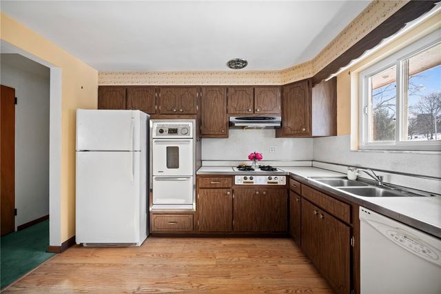 101 Tristan Dr, Shaler, PA 15209