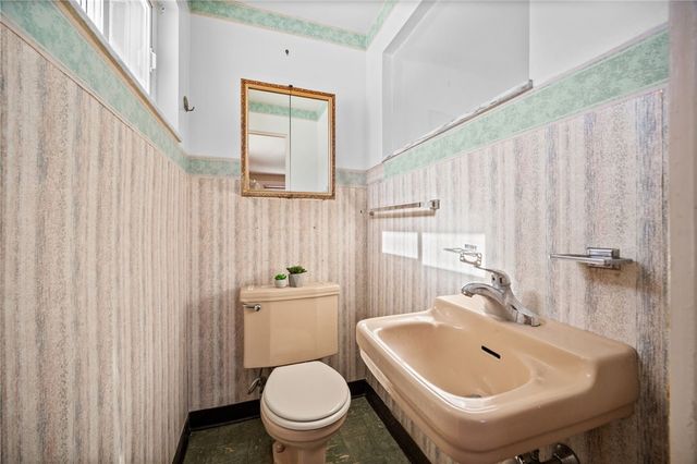 101 Tristan Dr, Shaler, PA 15209