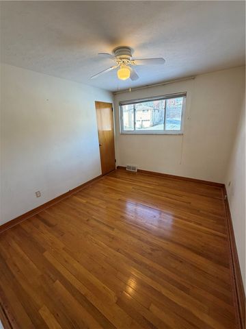 101 Tristan Dr, Shaler, PA 15209