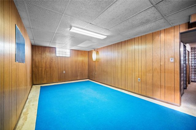 101 Tristan Dr, Shaler, PA 15209