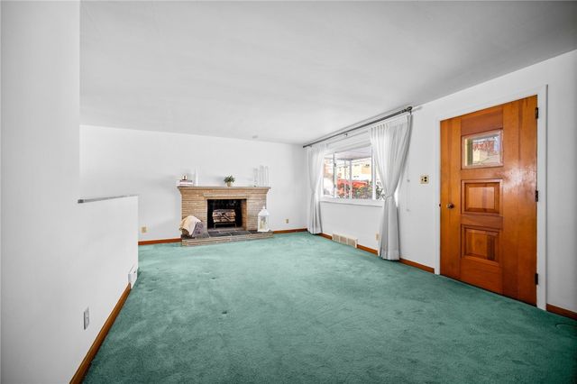 101 Tristan Dr, Shaler, PA 15209