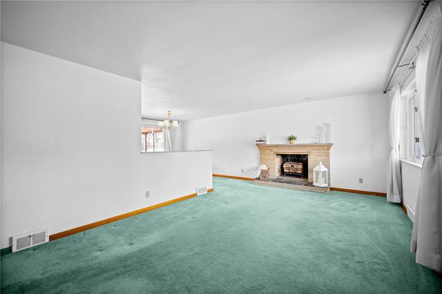 101 Tristan Dr, Shaler, PA 15209