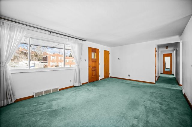 101 Tristan Dr, Shaler, PA 15209