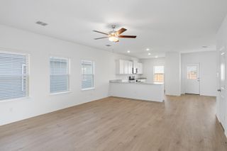 128 Wirepass CRST, Jarrell, TX 76537
