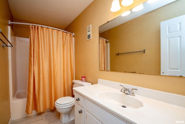 3516 W RICHWOODS Boulevard, Peoria, IL 61604