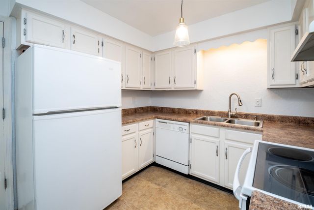 3516 W RICHWOODS Boulevard, Peoria, IL 61604