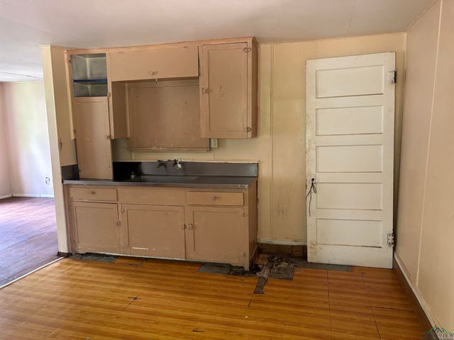 285 W CR 102, Henderson, TX 75652