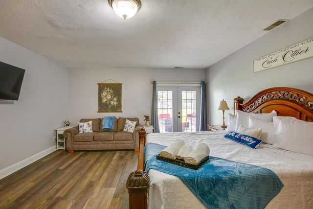 6576 E 34 Road, Cadillac, MI 49601