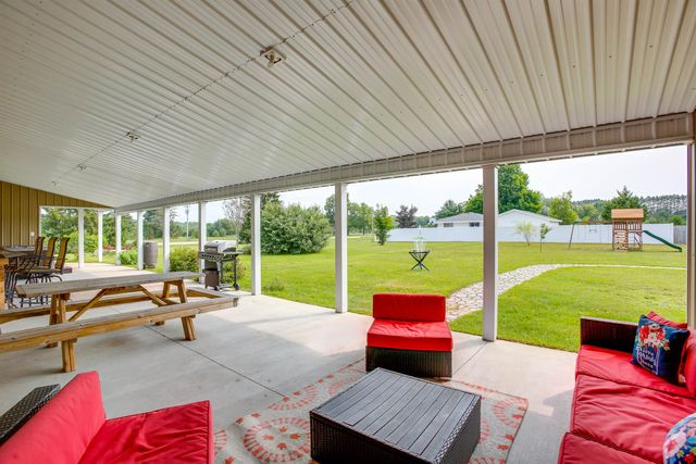 6576 E 34 Road, Cadillac, MI 49601