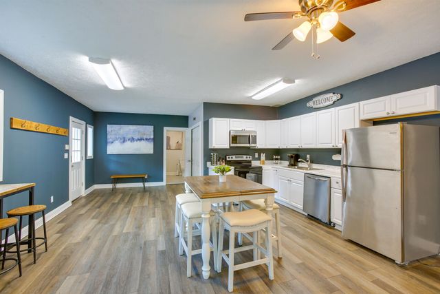 6576 E 34 Road, Cadillac, MI 49601