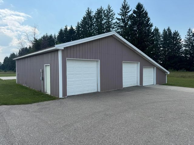 6576 E 34 Road, Cadillac, MI 49601