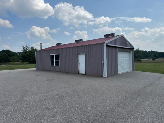 6576 E 34 Road, Cadillac, MI 49601