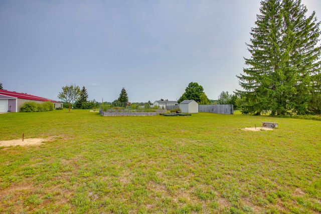 6576 E 34 Road, Cadillac, MI 49601