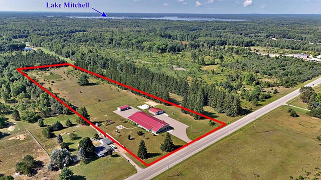 6576 E 34 Road, Cadillac, MI 49601