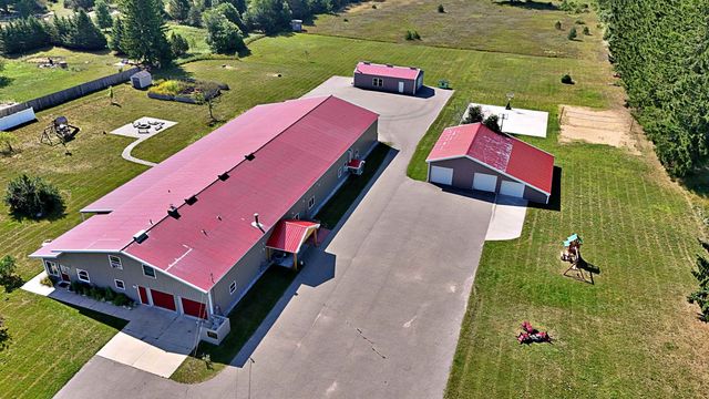 6576 E 34 Road, Cadillac, MI 49601