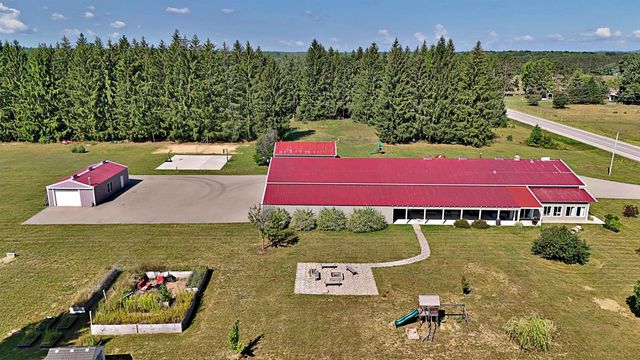 6576 E 34 Road, Cadillac, MI 49601