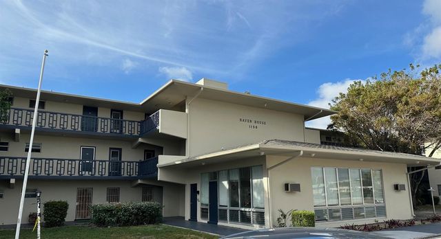 1150 E SAMPLE Road 105, Pompano Beach, FL 33064