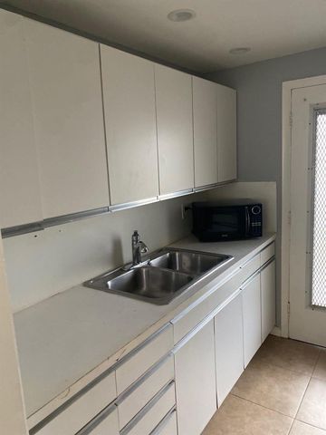 1150 E SAMPLE Road 105, Pompano Beach, FL 33064