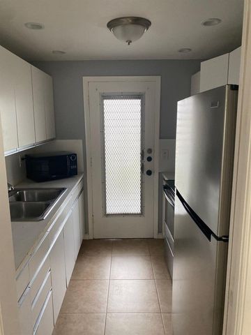1150 E SAMPLE Road 105, Pompano Beach, FL 33064