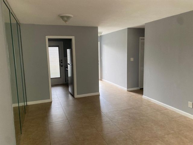 1150 E SAMPLE Road 105, Pompano Beach, FL 33064