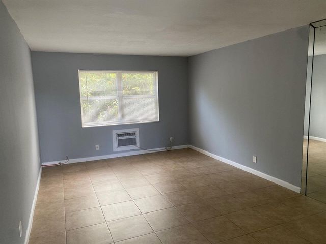 1150 E SAMPLE Road 105, Pompano Beach, FL 33064