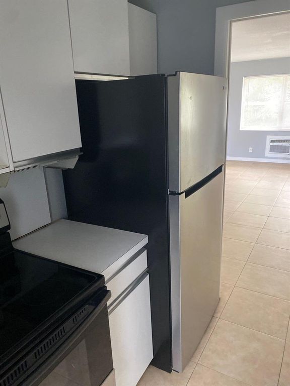 1150 E SAMPLE Road 105, Pompano Beach, FL 33064