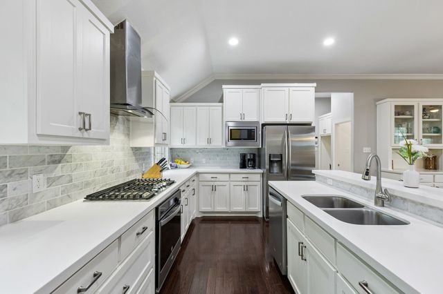 6427 Lake Bluff Drive, Dallas, TX 75249