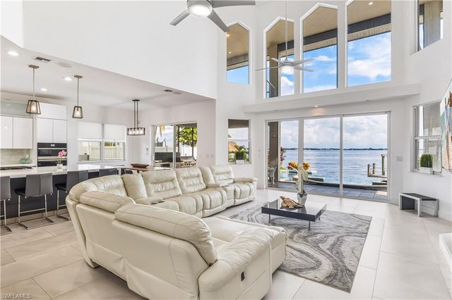 2418 SE 28th ST, Cape Coral, FL 33904