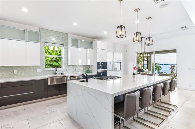 2418 SE 28th ST, Cape Coral, FL 33904
