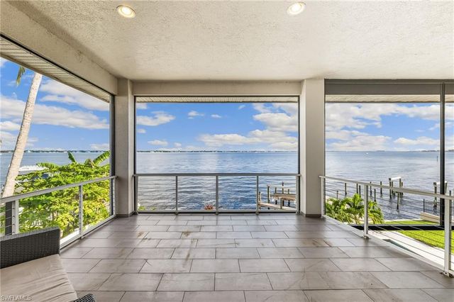 2418 SE 28th ST, Cape Coral, FL 33904