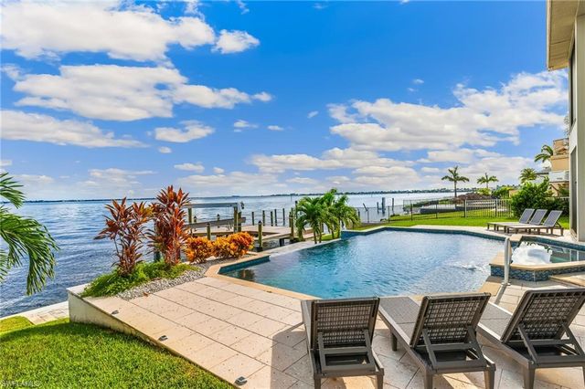 2418 SE 28th ST, Cape Coral, FL 33904