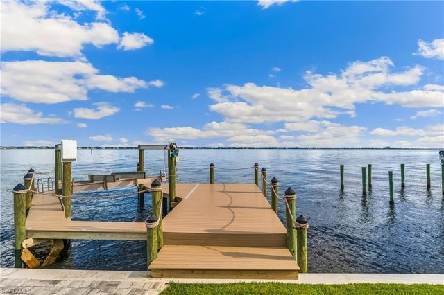2418 SE 28th ST, Cape Coral, FL 33904