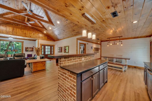 825 & 829 Willow Brook Way, Gatlinburg, TN 37738