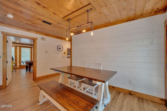 825 & 829 Willow Brook Way, Gatlinburg, TN 37738