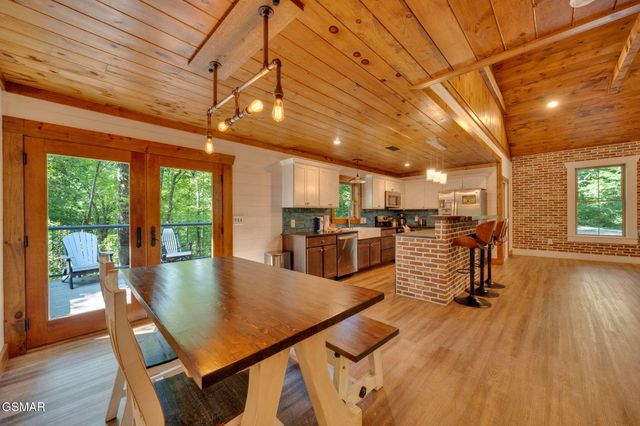 825 & 829 Willow Brook Way, Gatlinburg, TN 37738