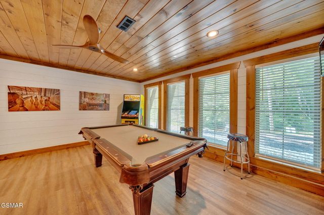 825 & 829 Willow Brook Way, Gatlinburg, TN 37738