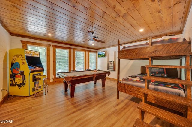 825 & 829 Willow Brook Way, Gatlinburg, TN 37738